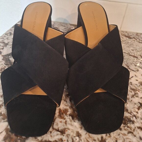 Banana Republic Black Suede heels sandals size 9M‎ - Picture 1 of 9